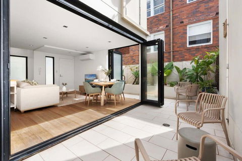 Relaxed Beachside Townhouse - Whitsundays Accommodation 2