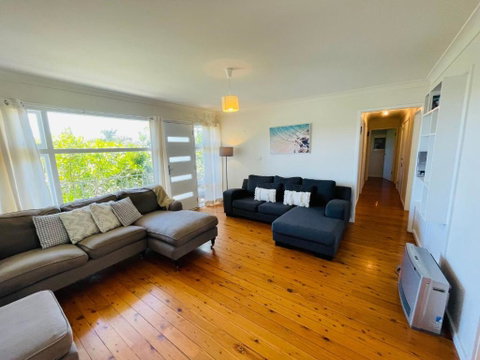 Relaxed Coastal Retreat - Whitsundays Accommodation 0