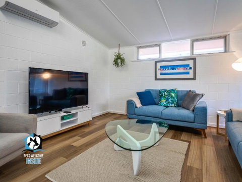 Renovated 3BR One Street To Beach - Whitsundays Accommodation 0