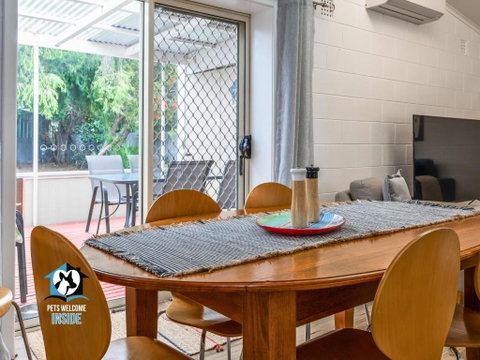 Renovated 3BR One Street To Beach - Whitsundays Accommodation 2