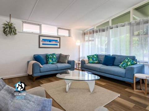 Renovated 3BR One Street To Beach - Whitsundays Accommodation 1