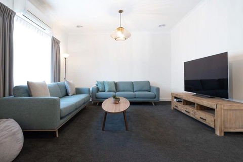 Renovated Delight In Invermay - Whitsundays Accommodation 0