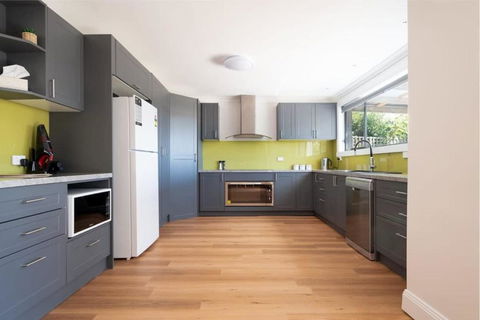 Renovated Delight In Invermay - Whitsundays Accommodation 2