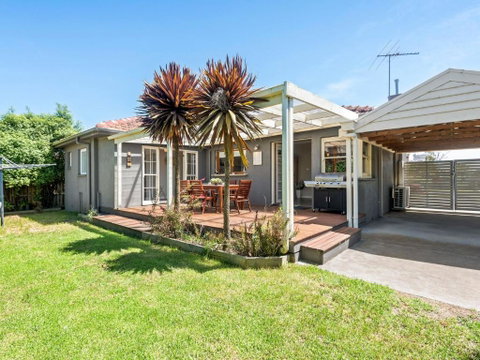 Resarf Retreat - Whitsundays Accommodation 0