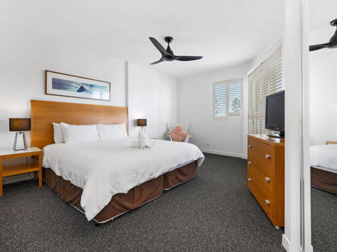 RESORT ON THE BEACH 2214/2215 - Whitsundays Accommodation 1