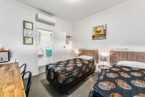 Rest Motels - Whitsundays Accommodation 3