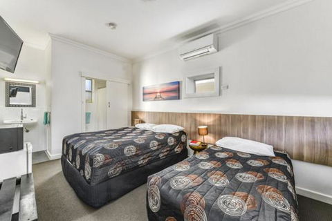 Rest Motels - Whitsundays Accommodation 2