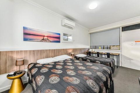 Rest Motels - Whitsundays Accommodation 1