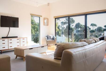 Retreat By The River - Views Wi-fi & Parking - Whitsundays Accommodation 1