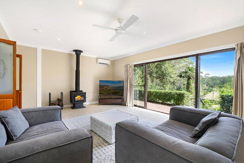 Retreat W Pool On Acreage - Whitsundays Accommodation 1