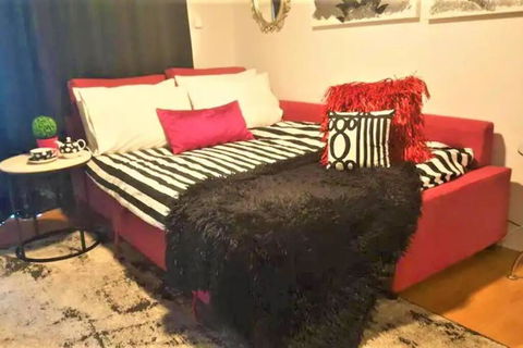 Retro Chic Vibes, Tropical Pool & Prime Location - Whitsundays Accommodation 1