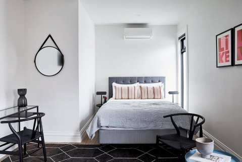 Richmond Studios By Short & Long Stays - Whitsundays Accommodation 3