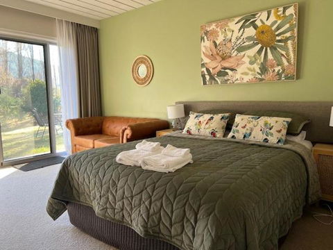 Riverbank Park MOTEL - Whitsundays Accommodation 0