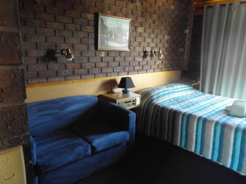 Rivergum Motel - Whitsundays Accommodation 2