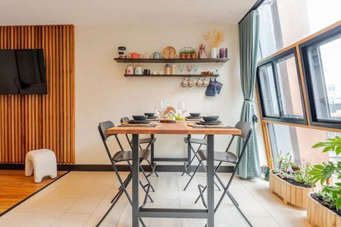 Riverside Apartment Melbourne CBD - Whitsundays Accommodation 2