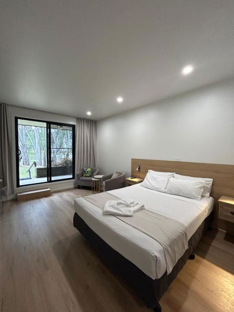 Riverside Motel & Marina - Whitsundays Accommodation 0