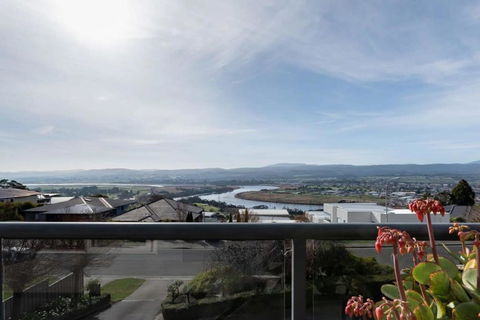 Riverview Escape - Whitsundays Accommodation 2