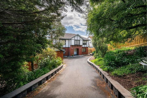 Riveting House With Incredible Water-view At SandyBay - Whitsundays Accommodation 0