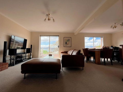Riveting House With Incredible Water-view At SandyBay - Whitsundays Accommodation 3