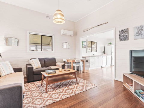 Rosena - The Classic Beach House - 5 Cashmore Street - Whitsundays Accommodation 0