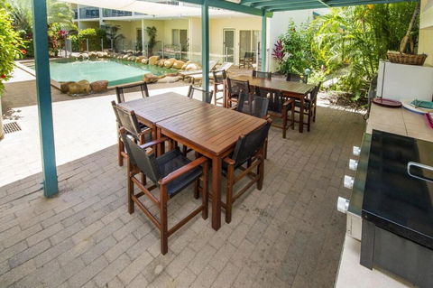 SAILS 9 Beachfront Getaway Horseshoe Bay - Whitsundays Accommodation 3