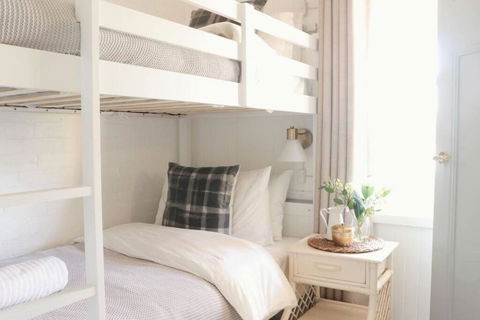 Rustic Chic 200 Metres From CBD - Whitsundays Accommodation 1