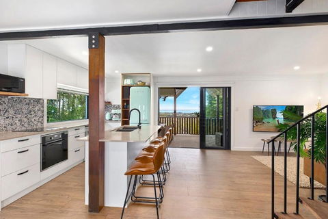 Rockview Retreat - Whitsundays Accommodation 2