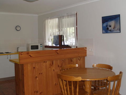 Rocky Beach Cottage 26 Pacific Drive - Whitsundays Accommodation 3