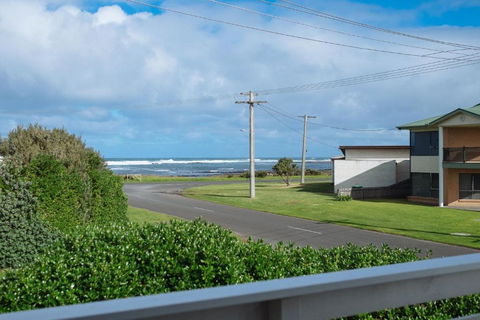 Rocky Point - Whitsundays Accommodation 0