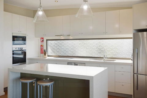 Rolling Waves 3 - Beach Access & Pet Friendly! - Whitsundays Accommodation 3