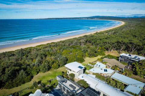 Rolling Waves 3 - Beach Access & Pet Friendly! - Whitsundays Accommodation 0