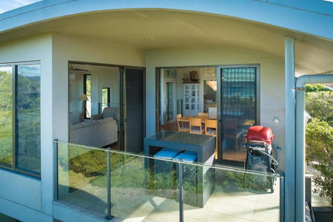 Rolling Waves 3 - Beach Access & Pet Friendly! - Whitsundays Accommodation 2
