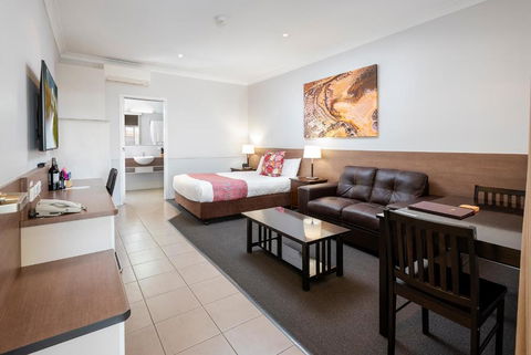 Roma Inland Motor Inn - Whitsundays Accommodation 1