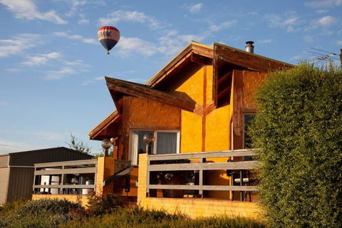 Rose Cottage Yarra Glen - Whitsundays Accommodation 0