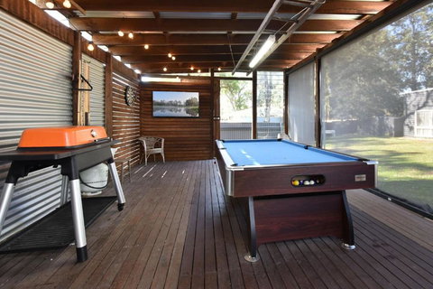 Rose Cottage Studio Romantic Or Solo Getaway. Spa, Games Room - Whitsundays Accommodation 3