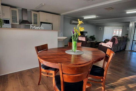 Rosella Lodge - Whitsundays Accommodation 1