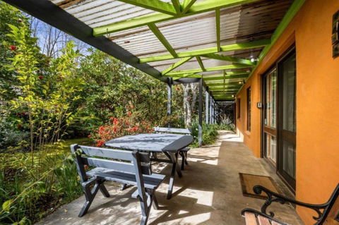 Roses On The River - An Absolute River Frontage Cottage - Whitsundays Accommodation 2