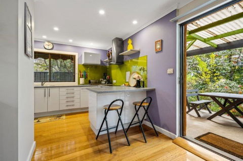 Roses On The River - An Absolute River Frontage Cottage - Whitsundays Accommodation 3