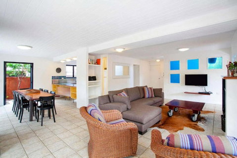 Ross Cres Spacious Private Beach House - Whitsundays Accommodation 2
