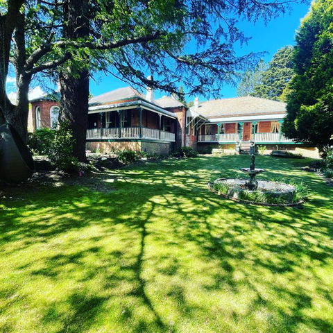 Rowan Brae Historic Guesthouse - Whitsundays Accommodation 0