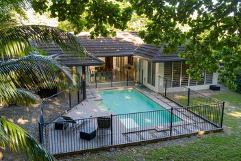 Roya On Mission - Beachfront - Wongaling - Family with Whitsundays Accommodation