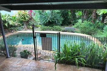 Royal Palm Cottage, Entire Two Bedroom 2 Bathroom House With Pool with Whitsundays Accommodation