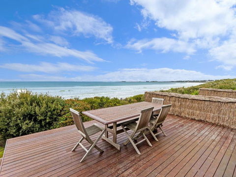 Rubys Beachfront - Whitsundays Accommodation 0