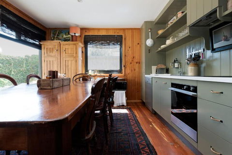 Rustic Barn By The Bay - Whitsundays Accommodation 3