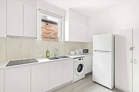 Rustic Double Room - Central Location In Kensington - Shared Bathroom - Whitsundays Accommodation 3