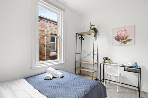 Rustic Double Room - Central Location In Kensington - Shared Bathroom - Whitsundays Accommodation 2