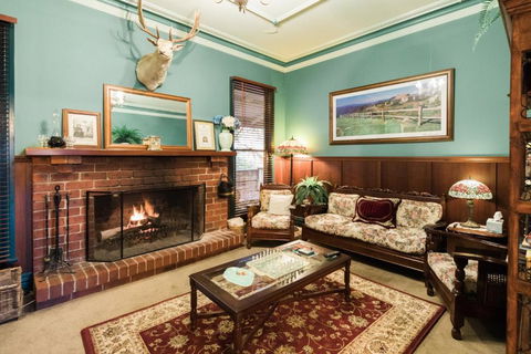 Rustic Refuge Guesthouse - Whitsundays Accommodation 2