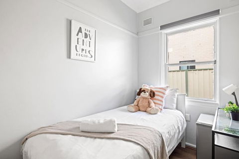 Rustic Single Room - Centrally Located At Narwee - Shared Bathroom - Whitsundays Accommodation 0