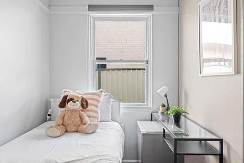 Rustic Single Room - Centrally Located At Narwee - Shared Bathroom - Whitsundays Accommodation 3