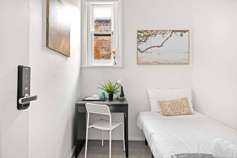 Rustic Single Room - Central Spot At Kengsinton - Shared Bathroom - Whitsundays Accommodation 1